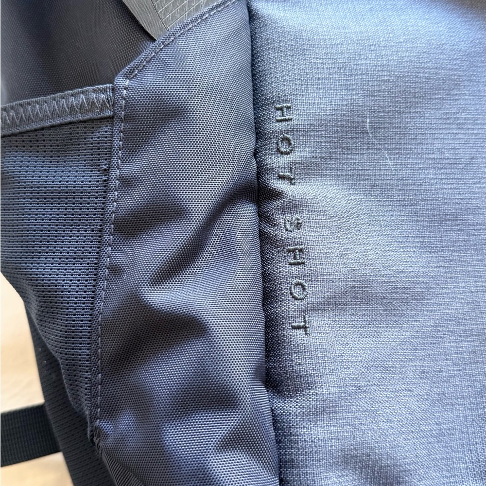 GUC North Face Hot Shot Navy Blue Backpack - Picture 3 of 6